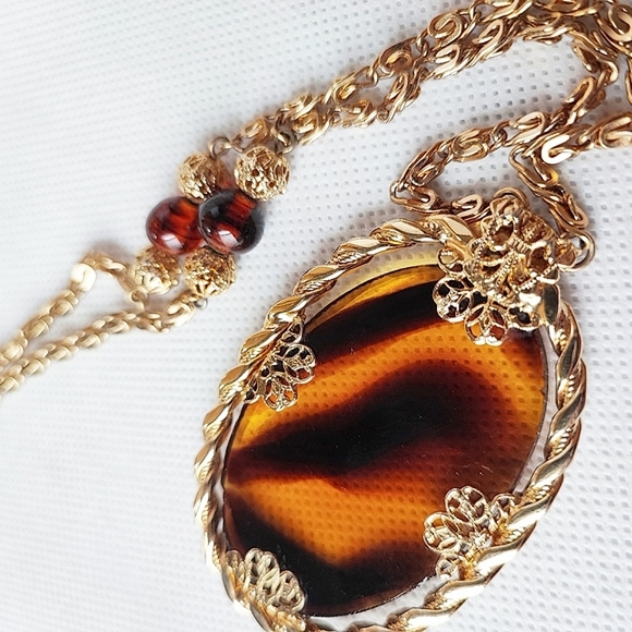 Glass Tortoise Striped Outrageous Filigree Setting Gold Tone Open Back Necklace - Picture 6 of 7